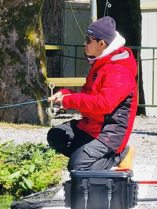 風が強い時には
しゃがんで竿を下げるのも効果的！
ルアーやラインを
コントロールしやすくなります。