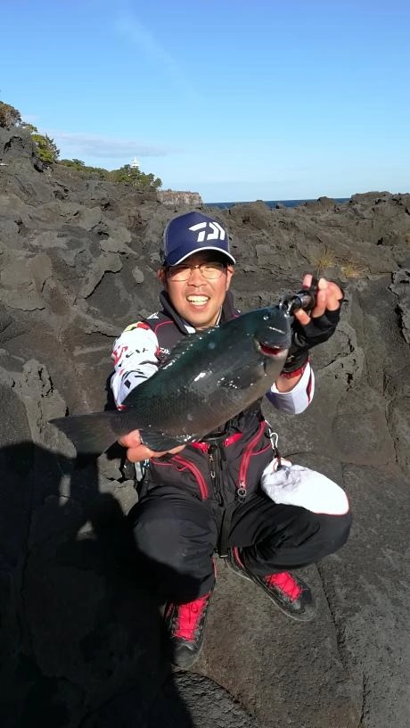 城ヶ崎地磯　メジナ３８ｃｍまで釣れました！
０号ウキを使ったゼロ沈め釣法が良かったです！