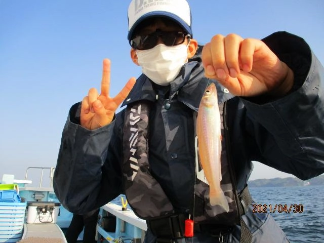 釣りボーイは朝イチからコンスタントに『抱卵モロポチャギス』を釣ってましたよッ(^-^)