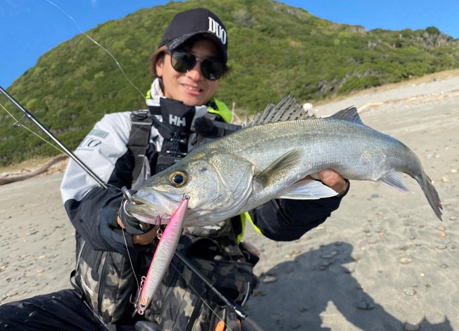 ウェッジ120、カラーはピーチグロー！
波打ち際でガツンと来ますよ！
