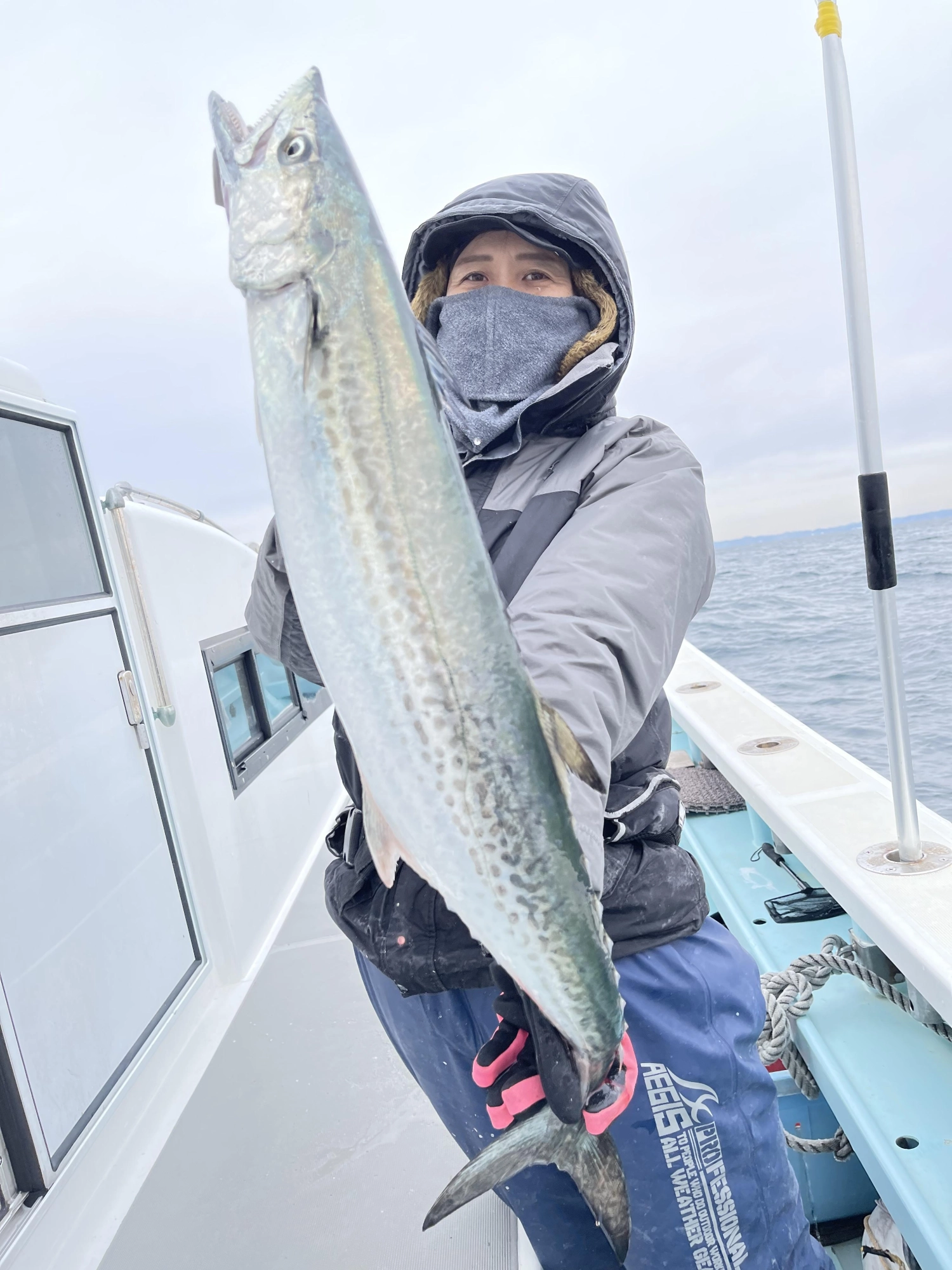武丸今シーズン初のサワラも釣り上げるッ(°▽°)
