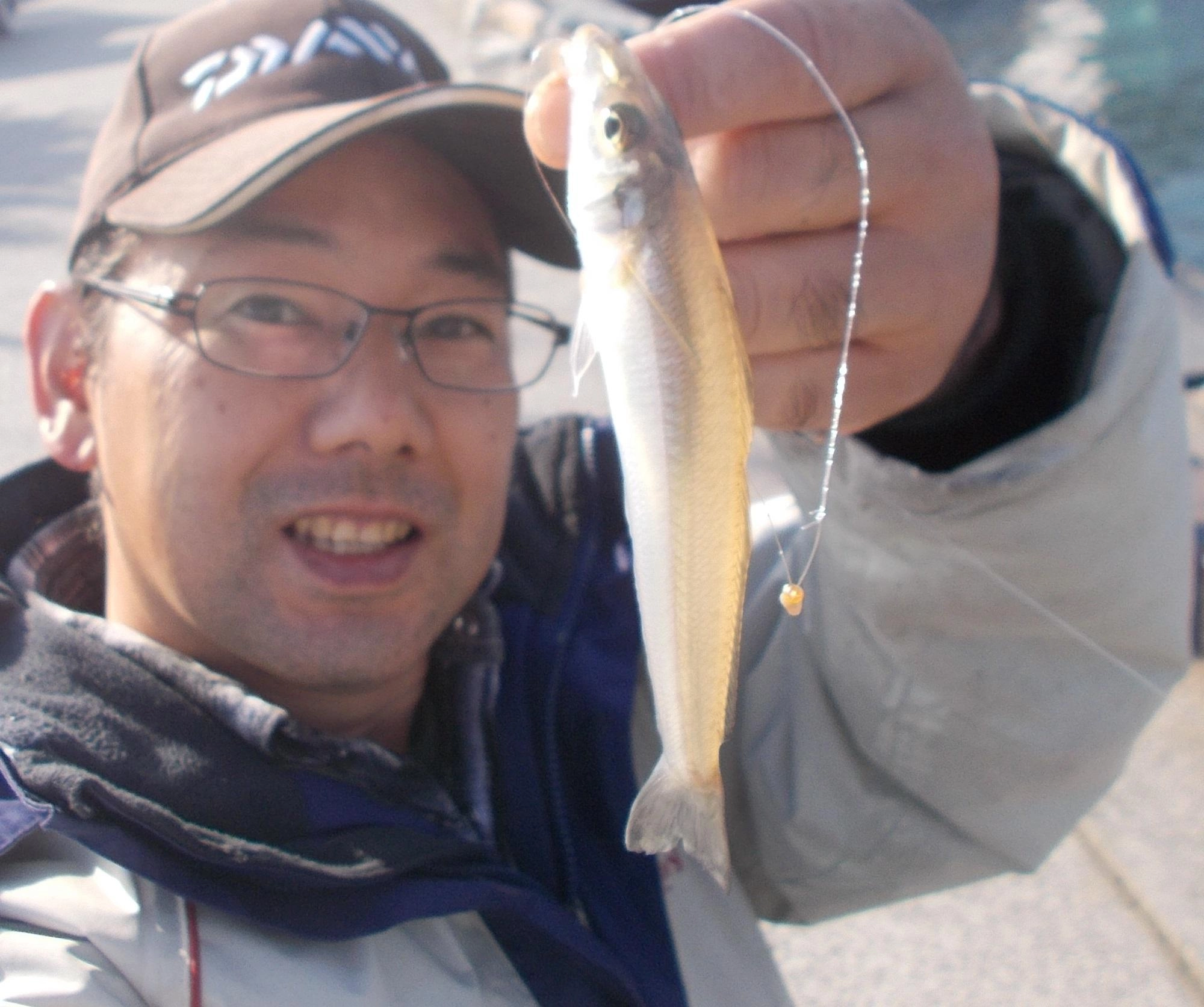 朝方は防寒ないと寒かったですが昼間はぽかぽか、例年ですと１月上旬までキスが釣れます。