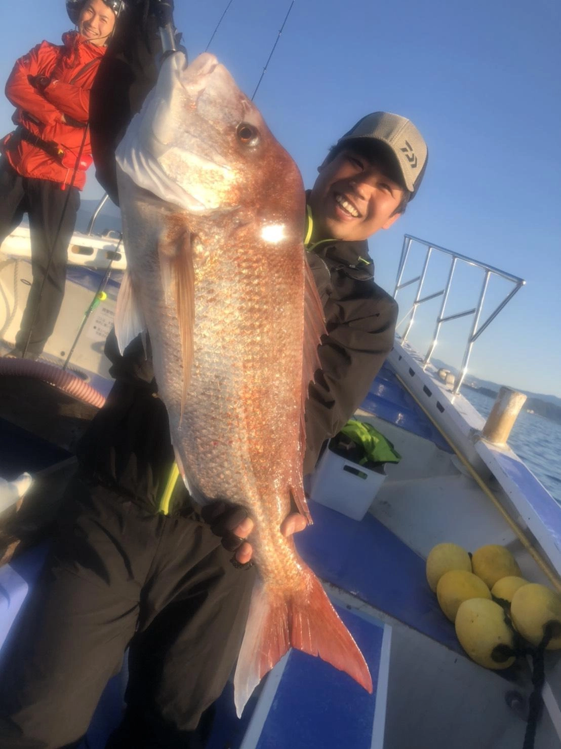 沼津湾内で良型のマダイが釣れています！！