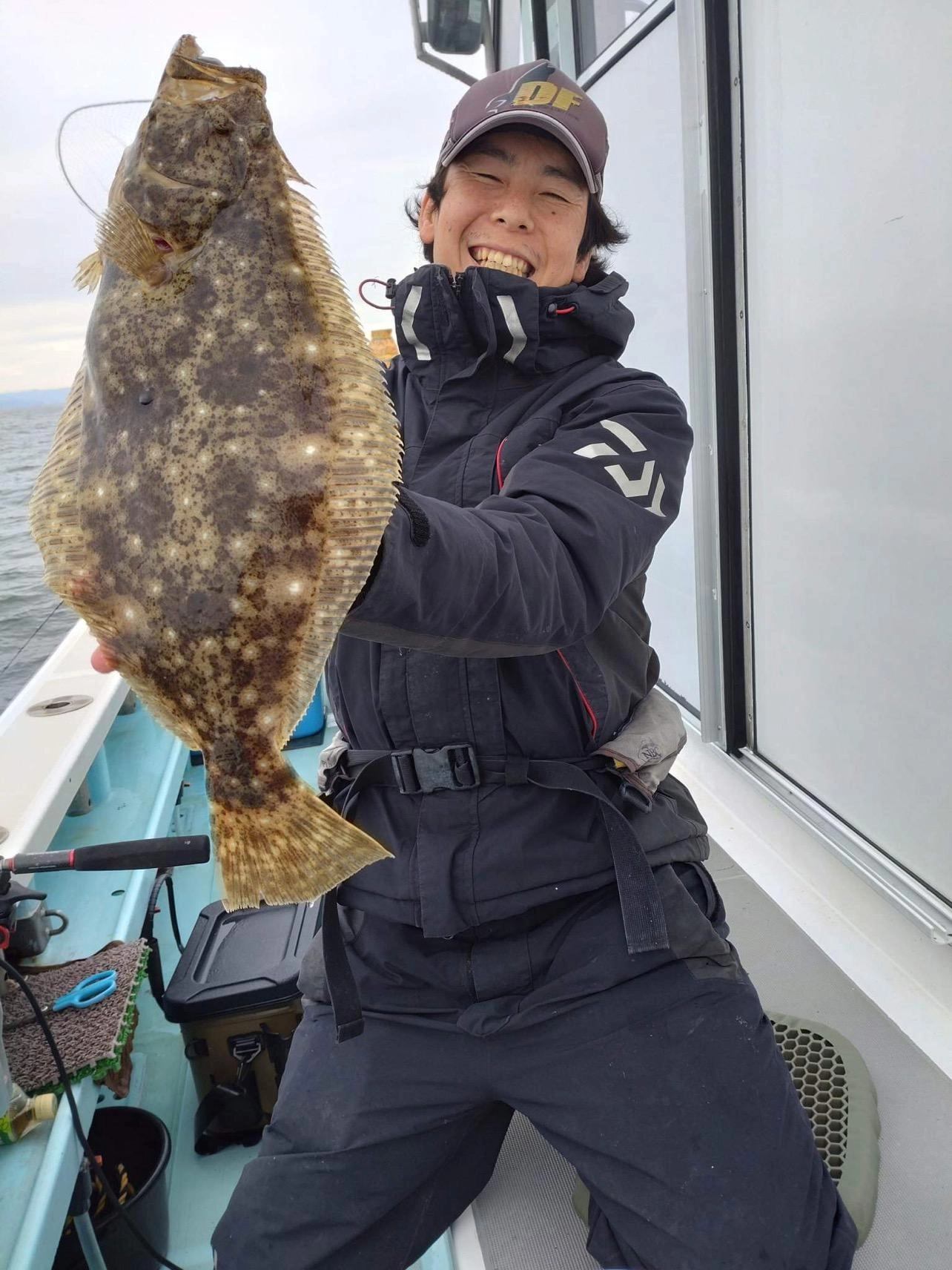 ヒラメも釣り上げると みんなが笑顔になれるッ(о´∀`о)