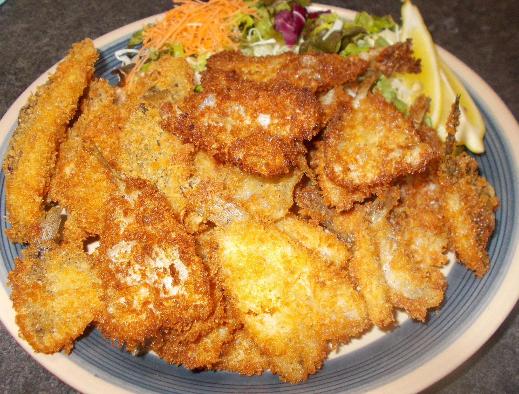 釣れたハゼはフライにして食べました。ホクホクサクサクで美味しいですよ。