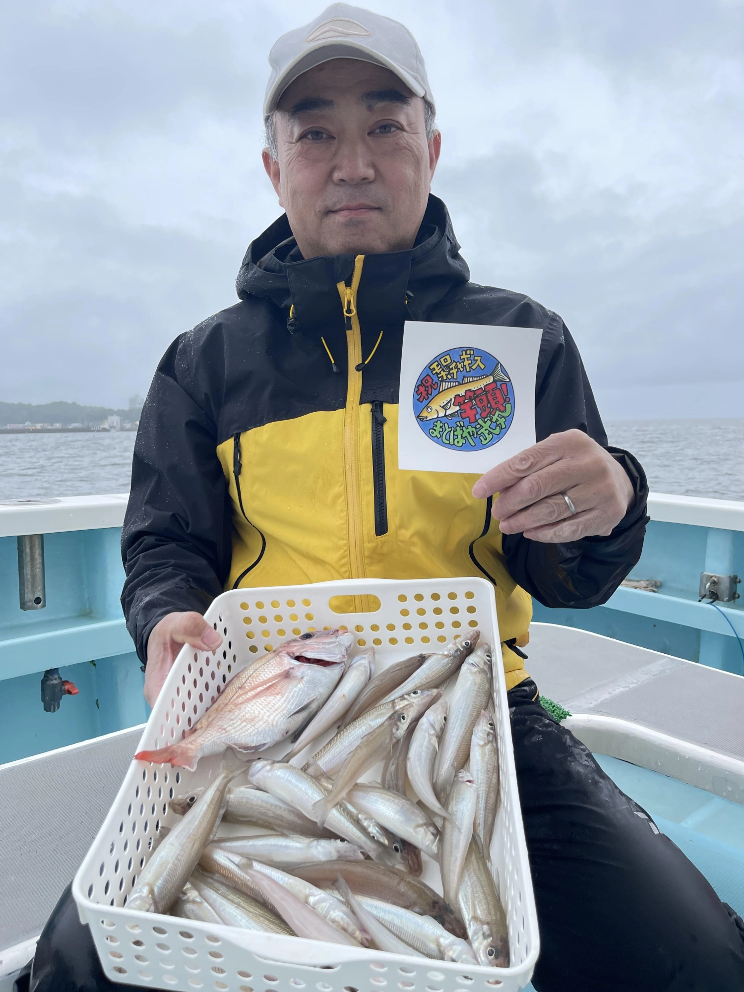 こちらの常連様もデカポチャギス主体に晩御飯のおかずを釣るッ(^-^)