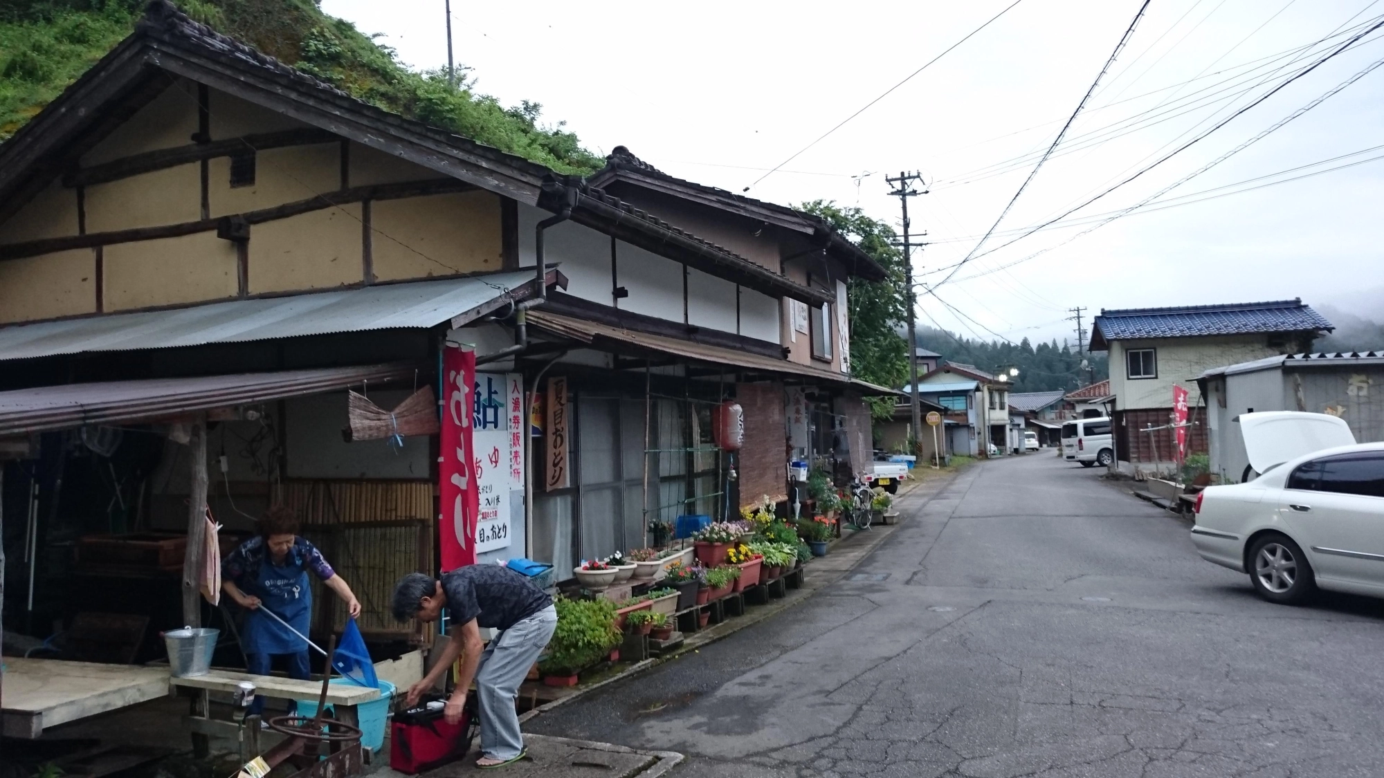 今回は清崎の交差点を右折したところにある「夏目おとり店」さんで購入させていただきました