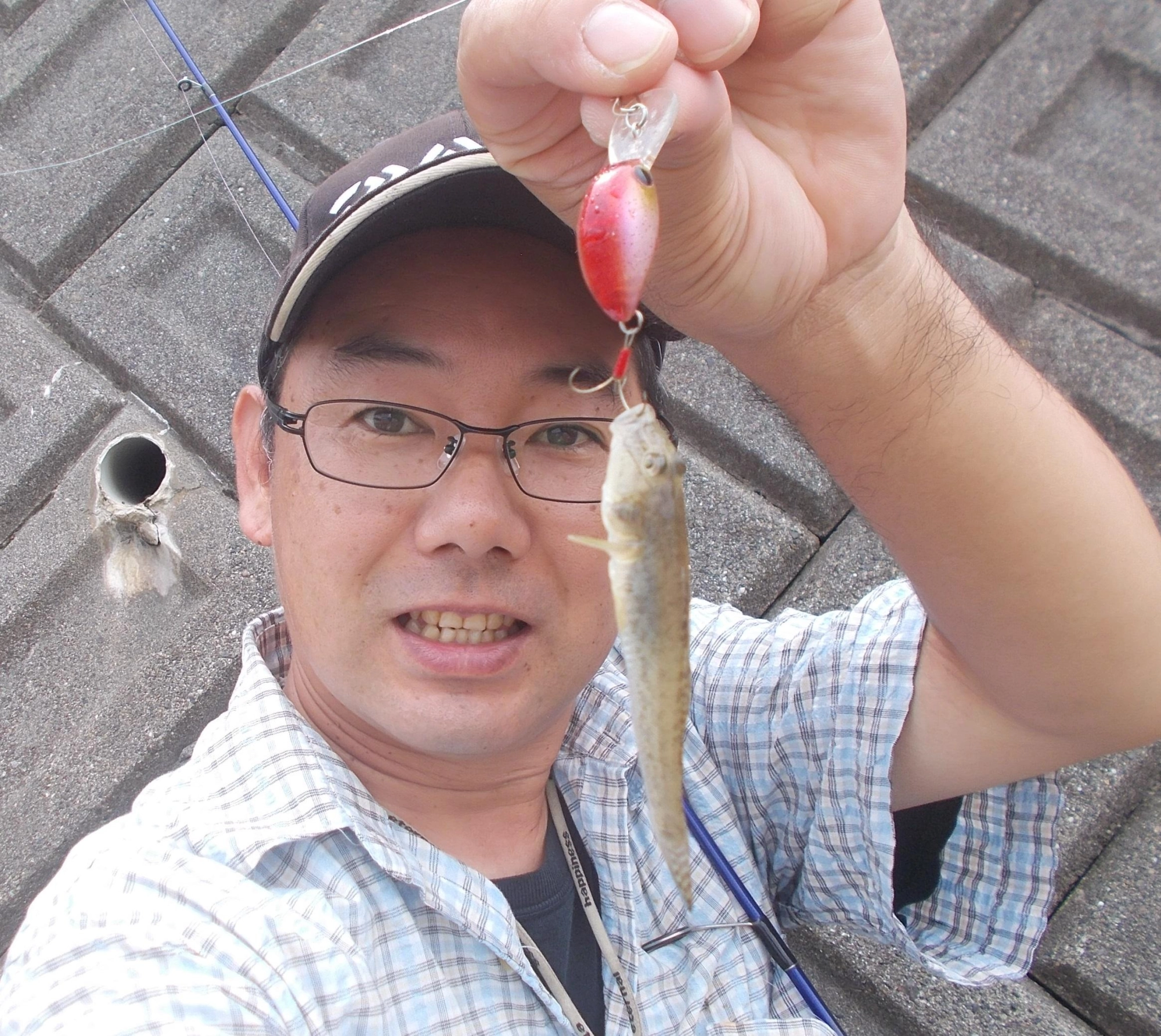 濁りはありましたが各地でハゼが釣れてます。独特のブルブルとしたアタリは病みつきになりますよ♪
