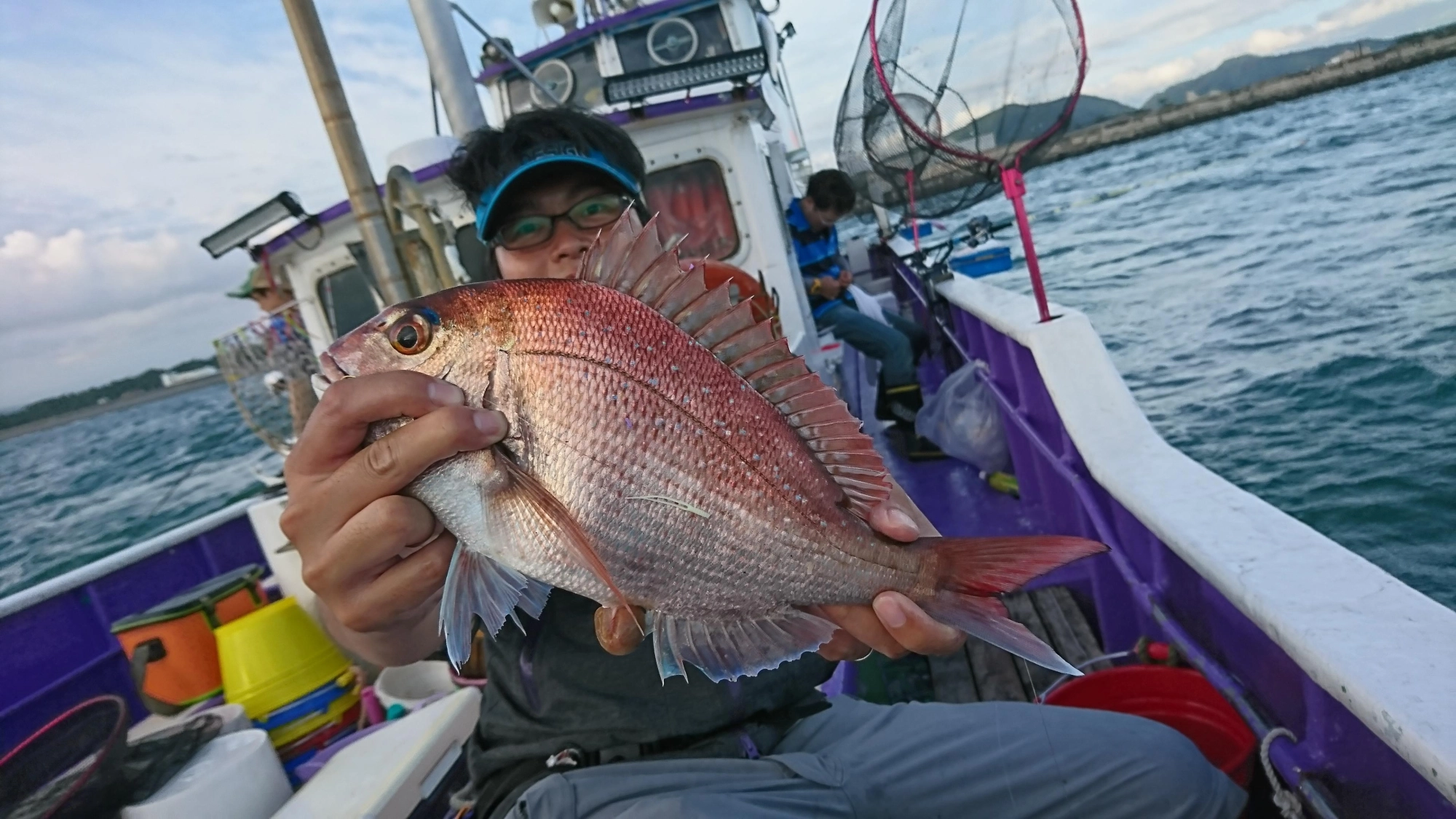40cm前後のマダイの釣果もあり、いろいろな魚が釣れて楽しめます！