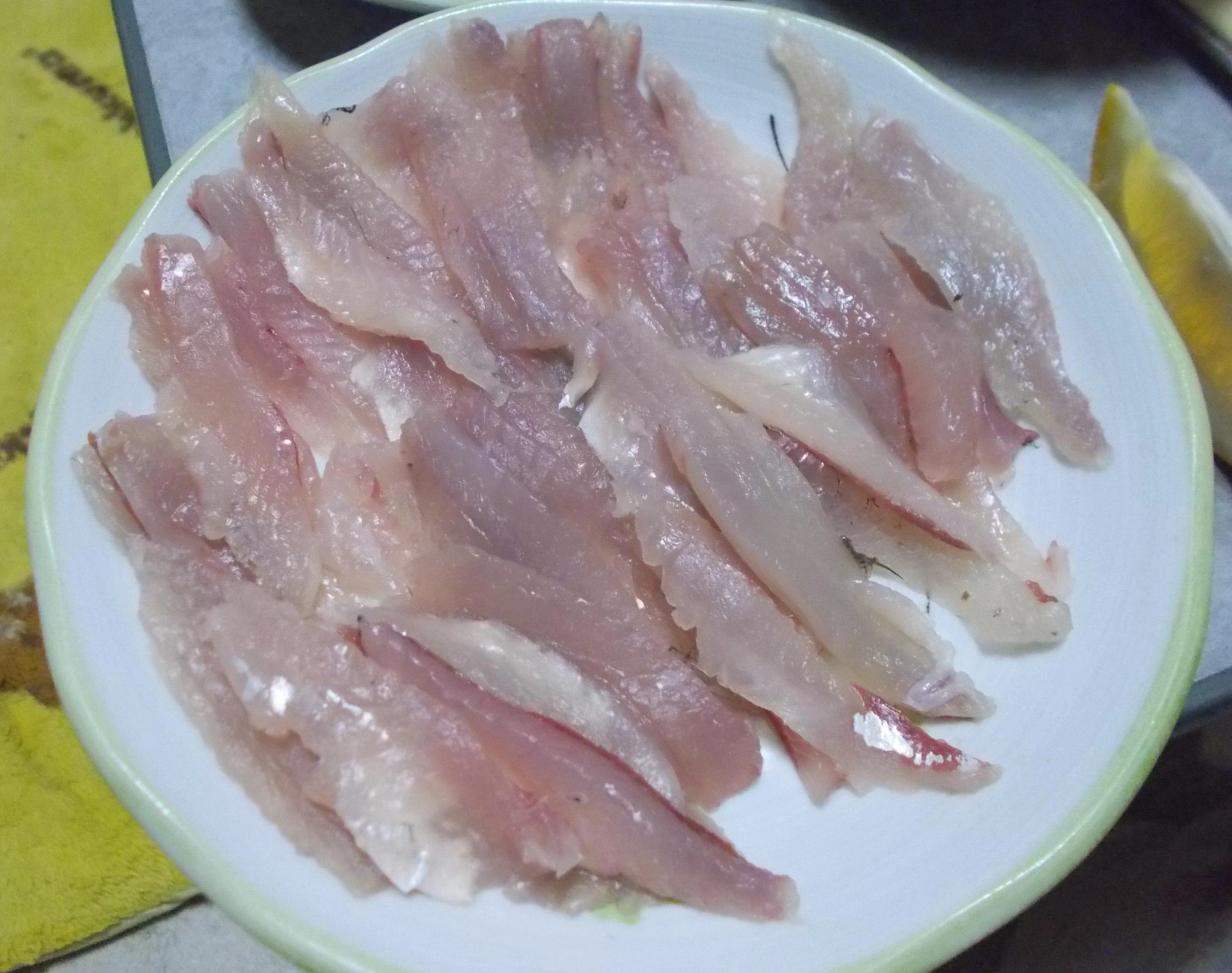 釣ったアジはお刺身に、小さくても脂がのっていておいしかったですよ～♪