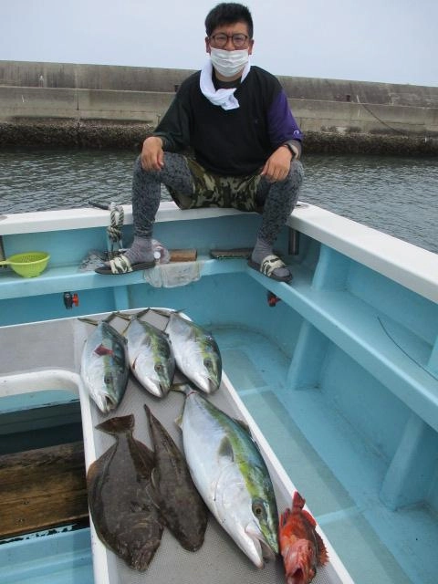こちらの御新規様は初夏ビラメにワラサにマゴチにと やりたい放題狩りッ(°▽°)
