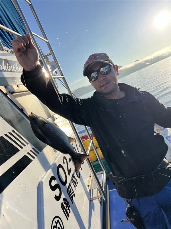 常連のお客様は手返し良く釣ってくださり、船中トップの釣果は60匹近くありました！