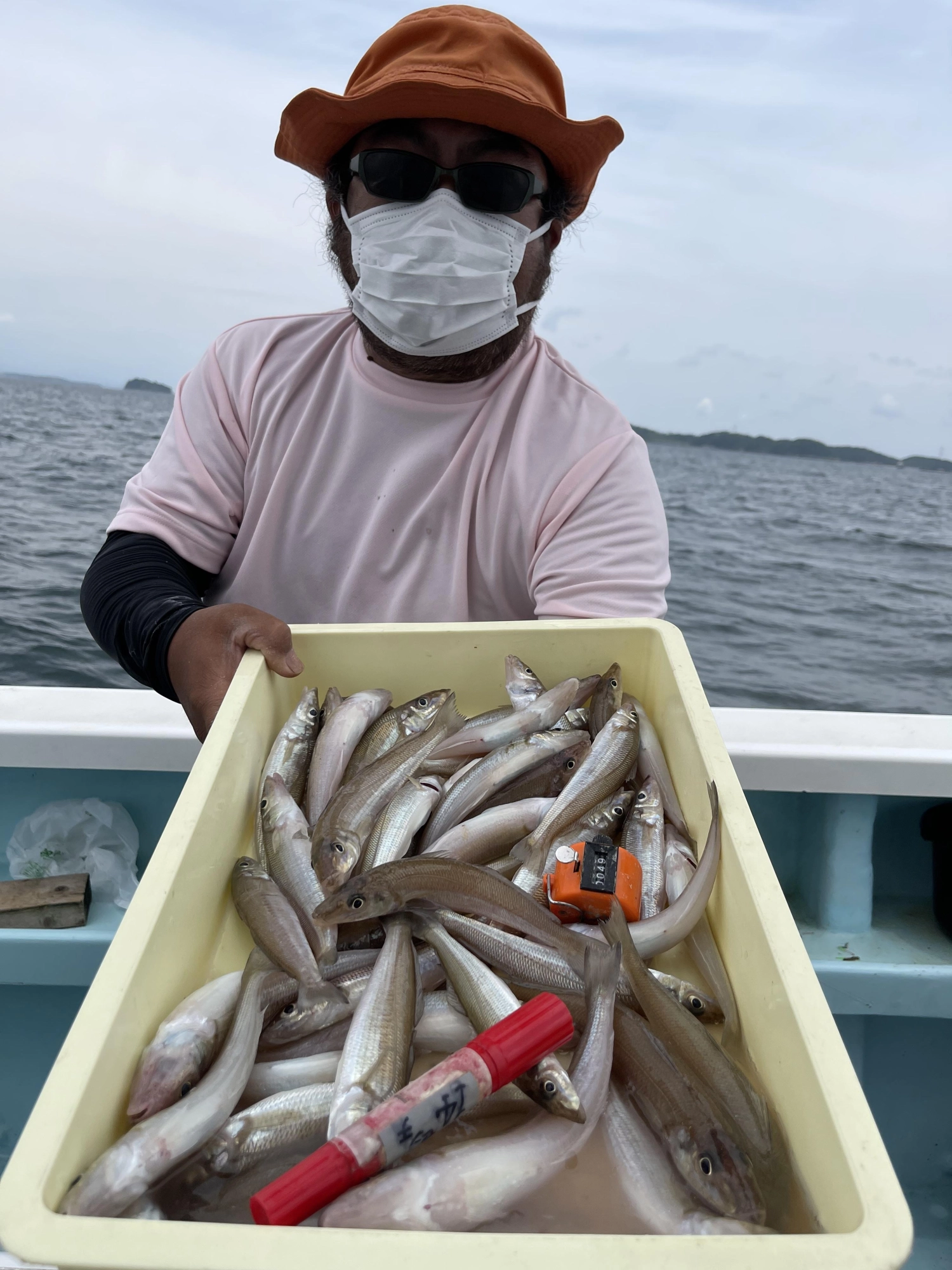 こちらの常連様は連日の好釣果でデカポチャギスを今日は❹❾本も釣り上げてましたよッ(°▽°)v