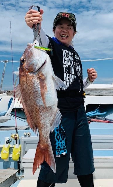 SLJでマダイ６５ｃｍ！ボーズレスのトウキチロウ５０ｇをゆっくりただ巻き。
