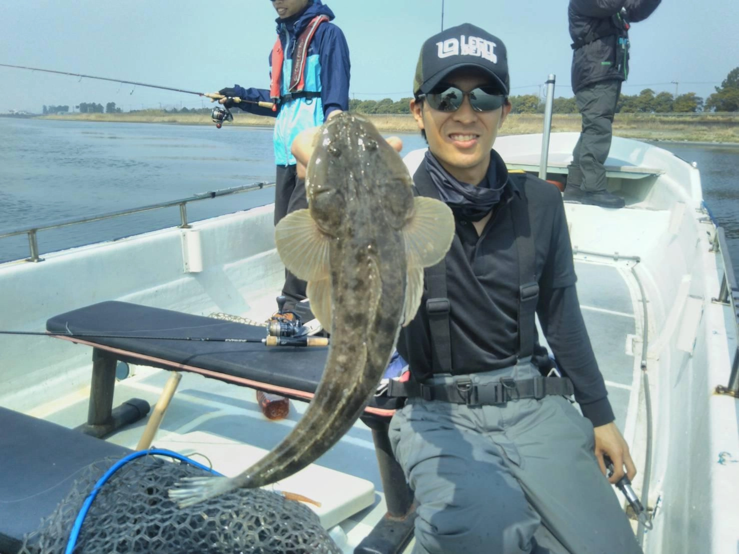 ガイドの残り時間半分は浜名湖内へ移動。キビレのボトムワインドの本格的な開幕はもう少しの感じでしたがマゴチやヒラメなどがヒットしました。