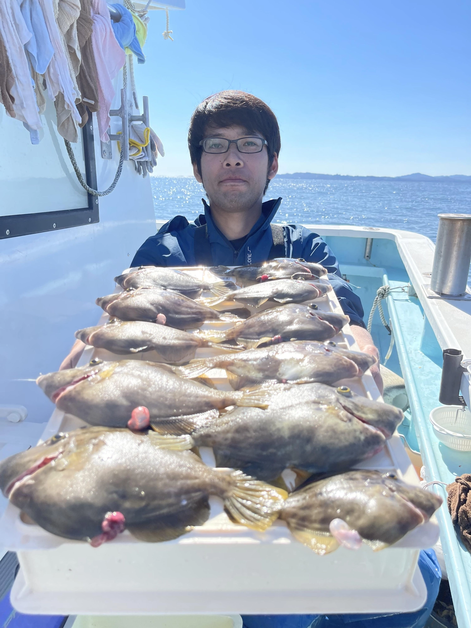 一晩では喰べきれない量のデカハギを沢山、釣りましたッ(°▽°)