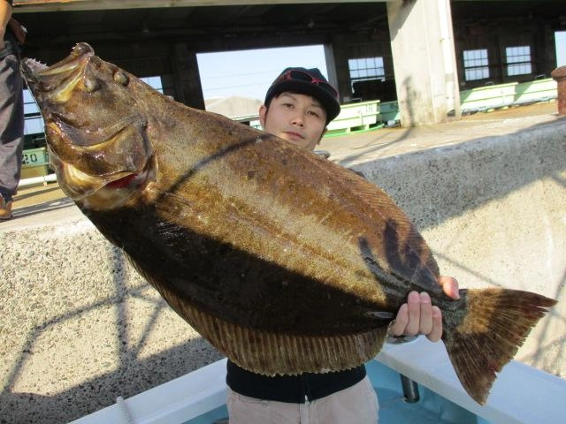 こちらのお客様は初日にドカンッ‼︎と良型ななはんOverビラメを釣り上げましたよッ(°▽°)