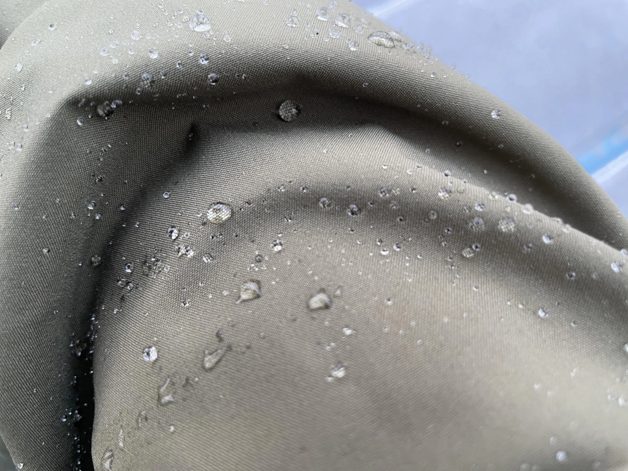 この日は雨が降り海も荒れていました。
こんな日はレインウェアが必須！
防水スプレーをしっかり掛けて
乾燥させておくと
防水性能がアップしますよ！