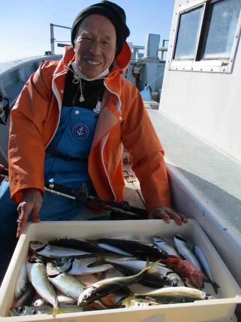 こちらの常連様も良型マアジ混じりで沢山、釣りましたよッ(^-^)