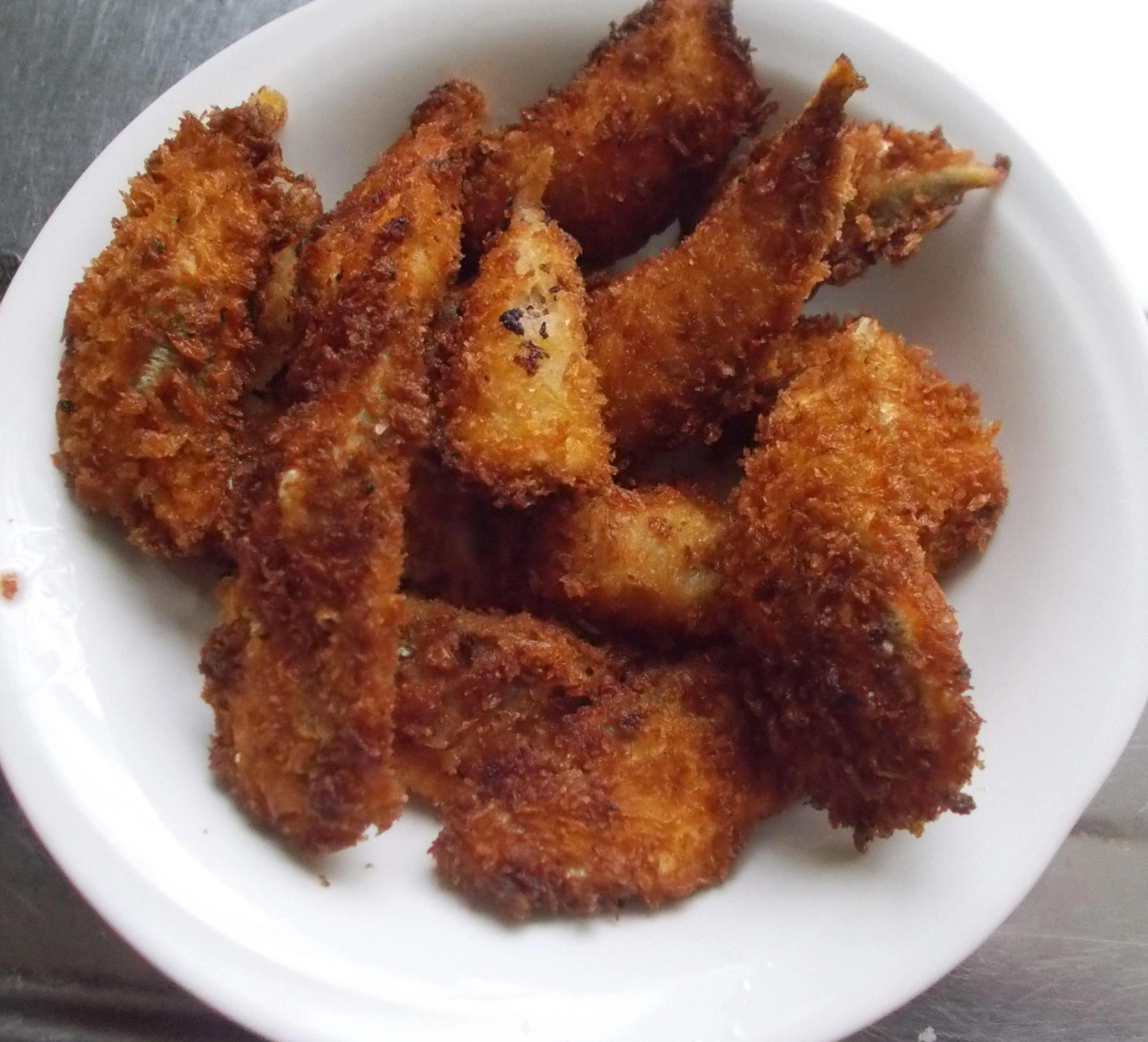 釣れたアジは三枚におろしてアジフライに、揚げたてはサクサクでとっても美味しいですよ。