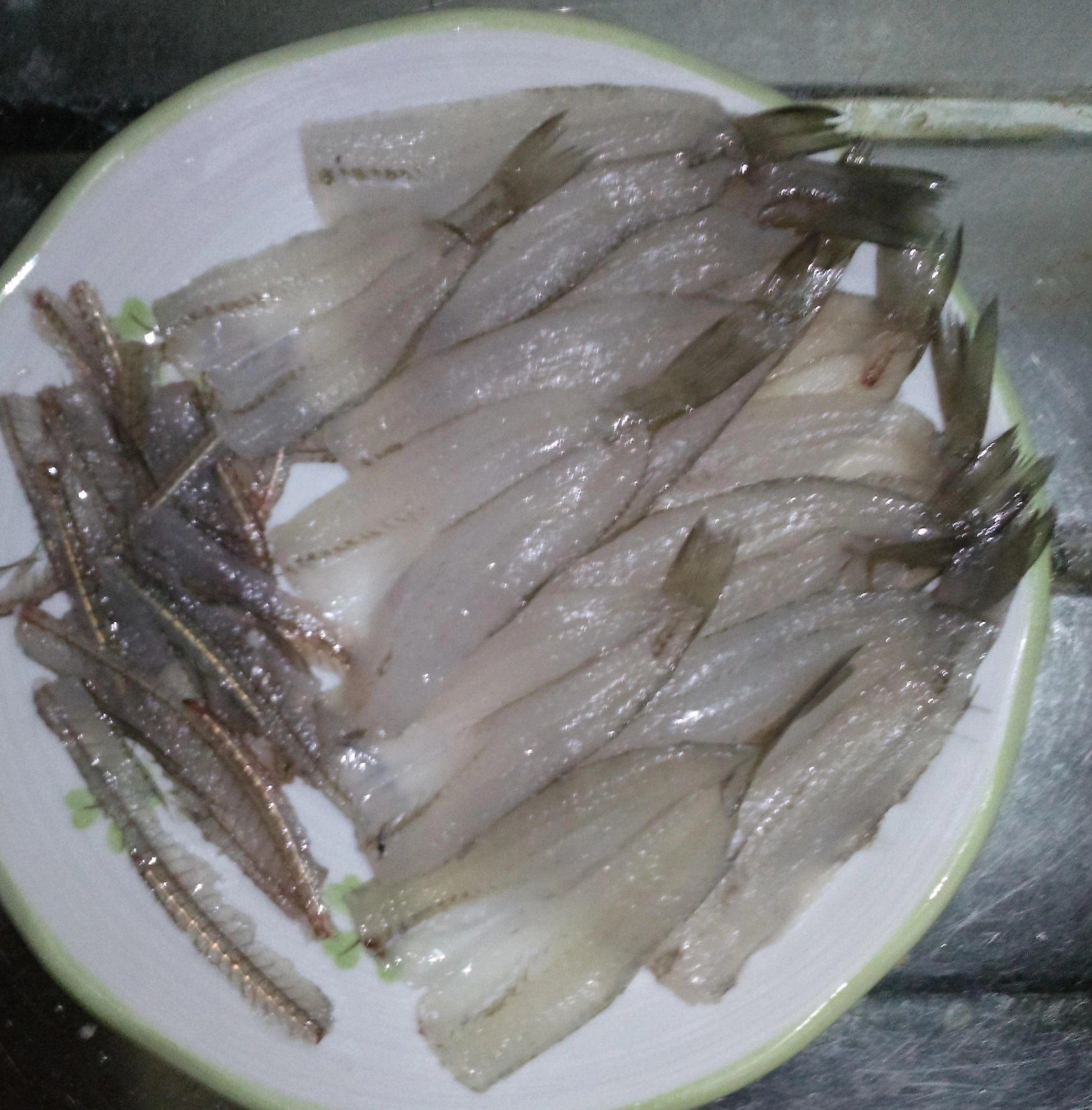 釣れたキスは開いてテンプラに骨は素揚げで骨せんべいにして美味しく頂きました♪