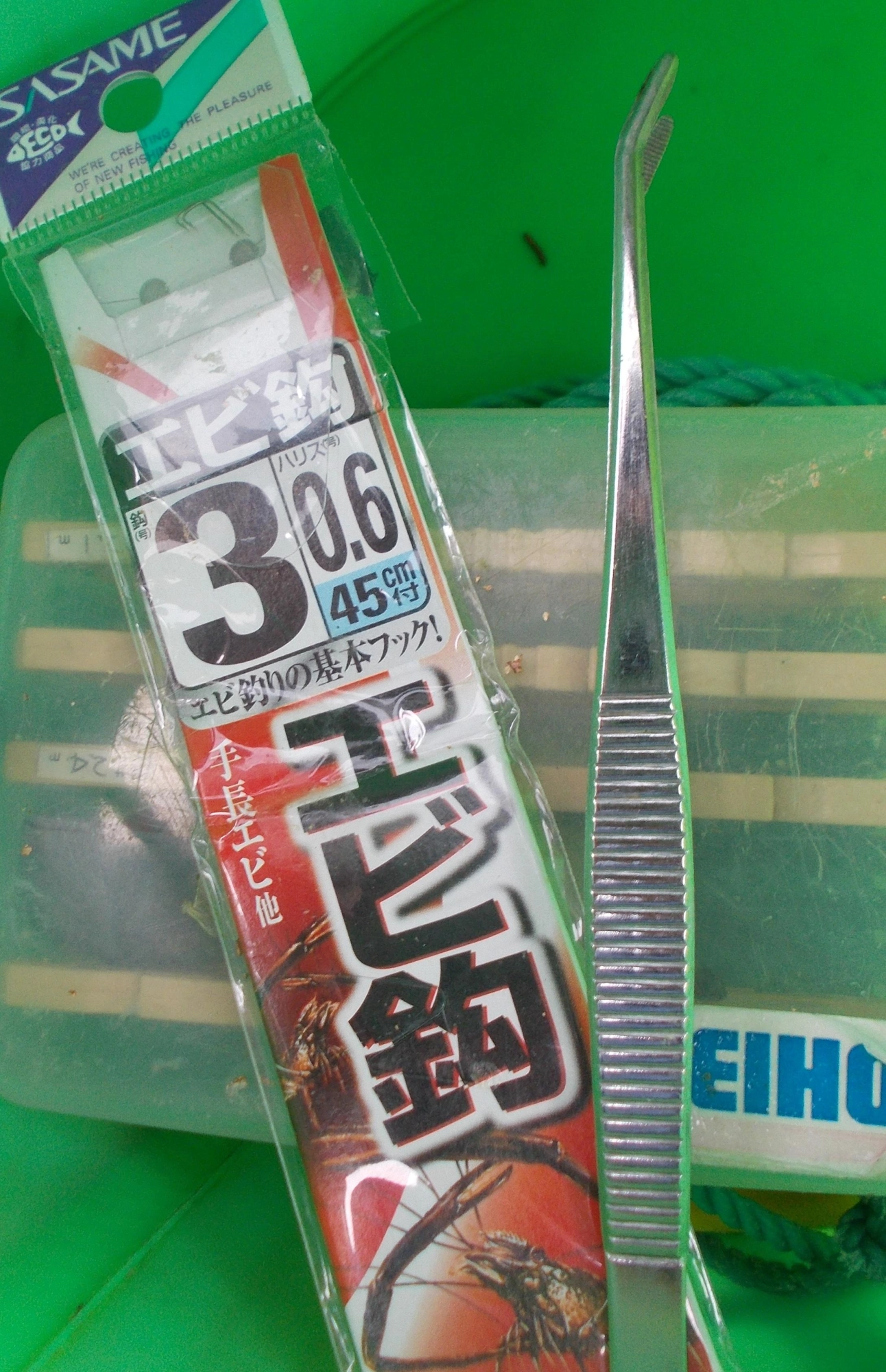ピンセットは針を外すときに重宝します。意外と針の消耗が激しいので変え針は「必須」ですよ。