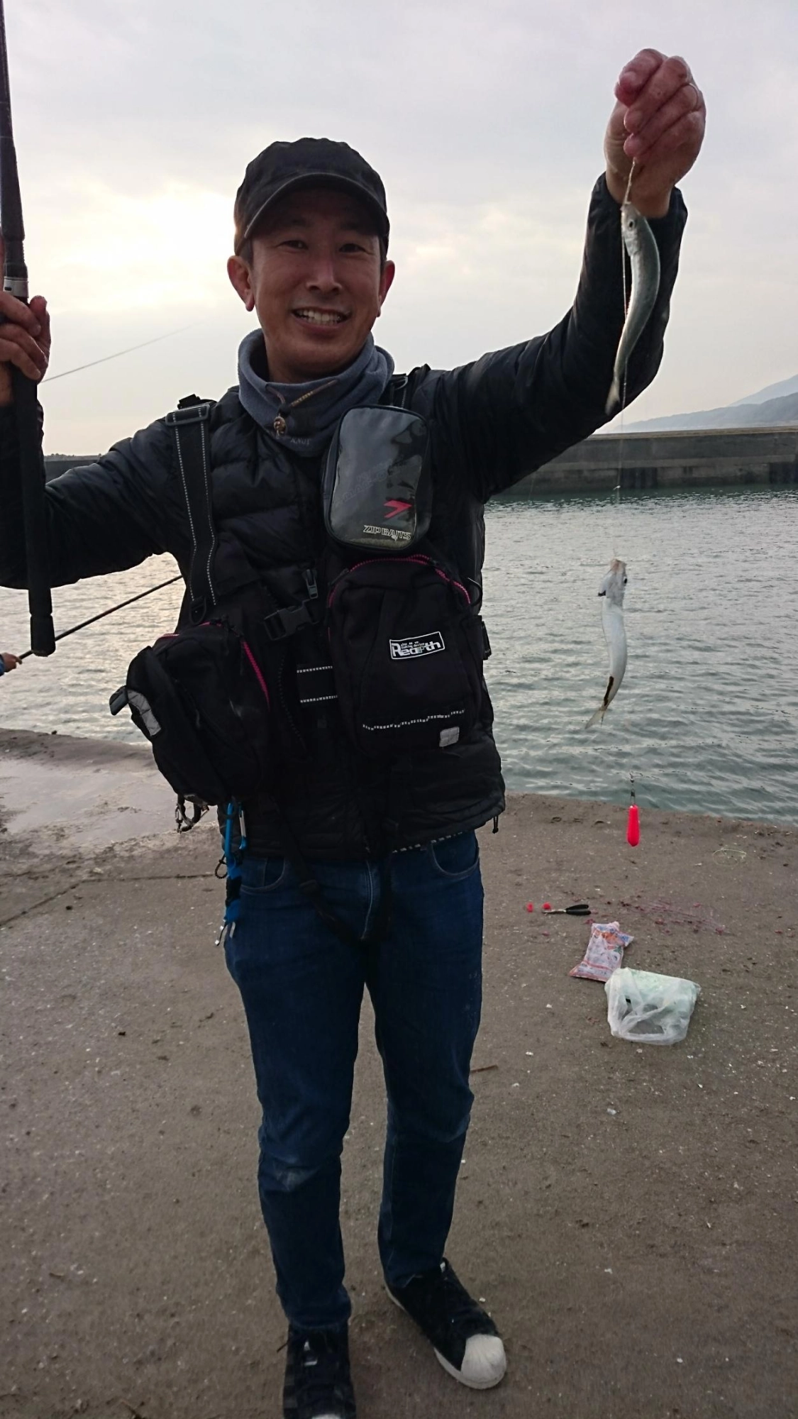 ズタッフ佐野　イワシＧＥＴ♪型がいいイワシですね♪