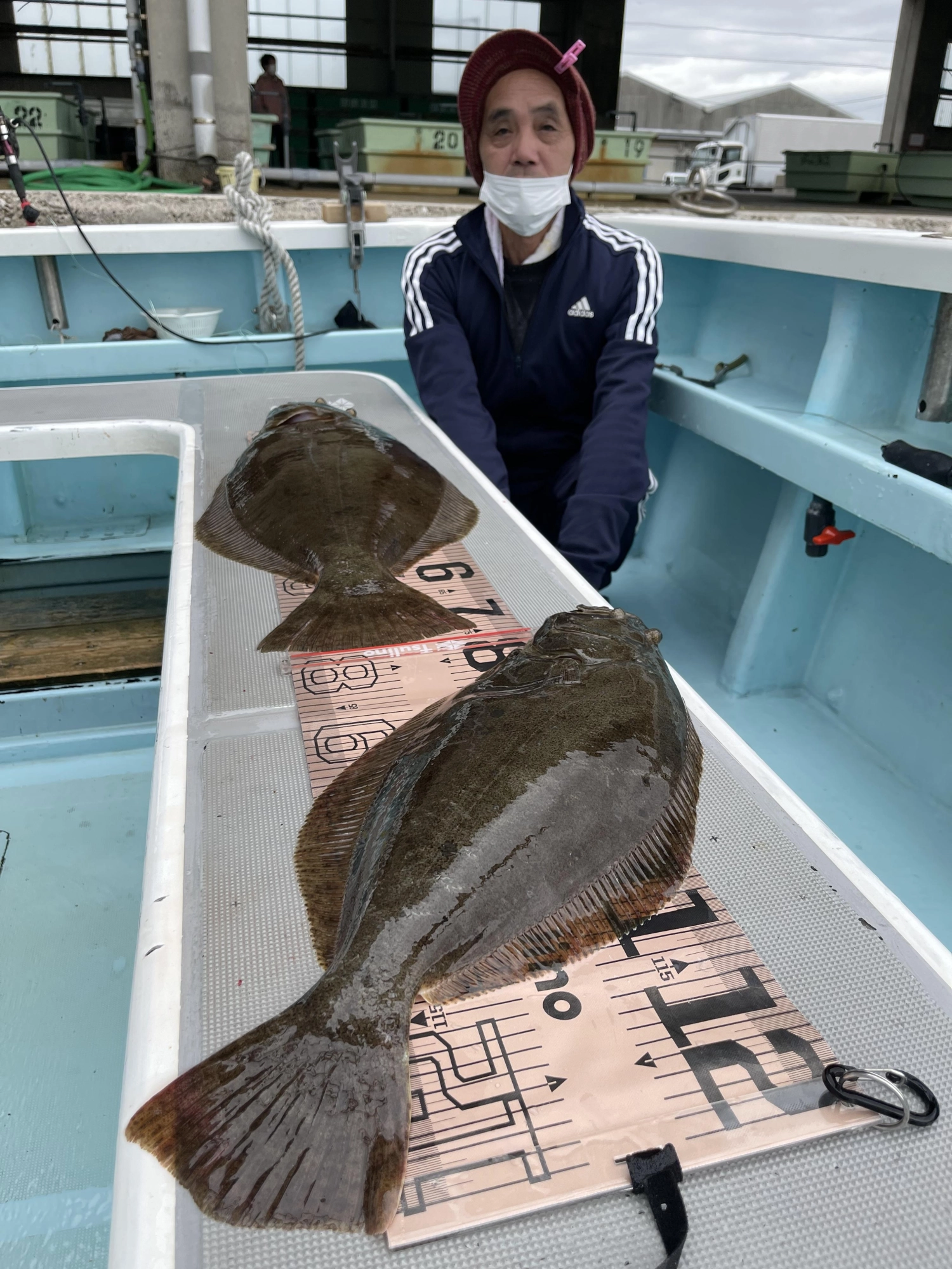 デカビラメが①枚あれば満足かなぁ〜と思いますがデカビラメ❷枚も釣るッ(°▽°)