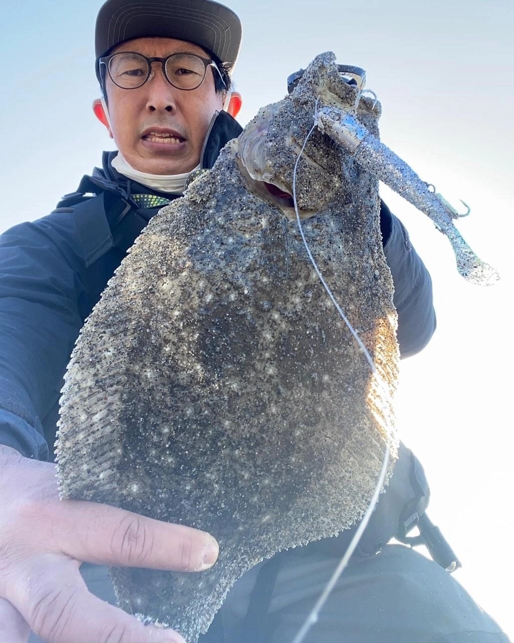 ハウルシャッドをランガンしました♪底の少し上をゆーくり巻いてきたら・・・手前でガツン♪