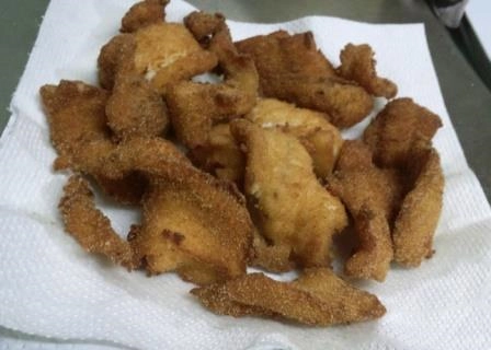今回は3枚おろしに挑戦。皮も引いて唐揚げに。　美味しかったけど、粉の味が濃すぎたので、家族から次回は天ぷらを所望されました。