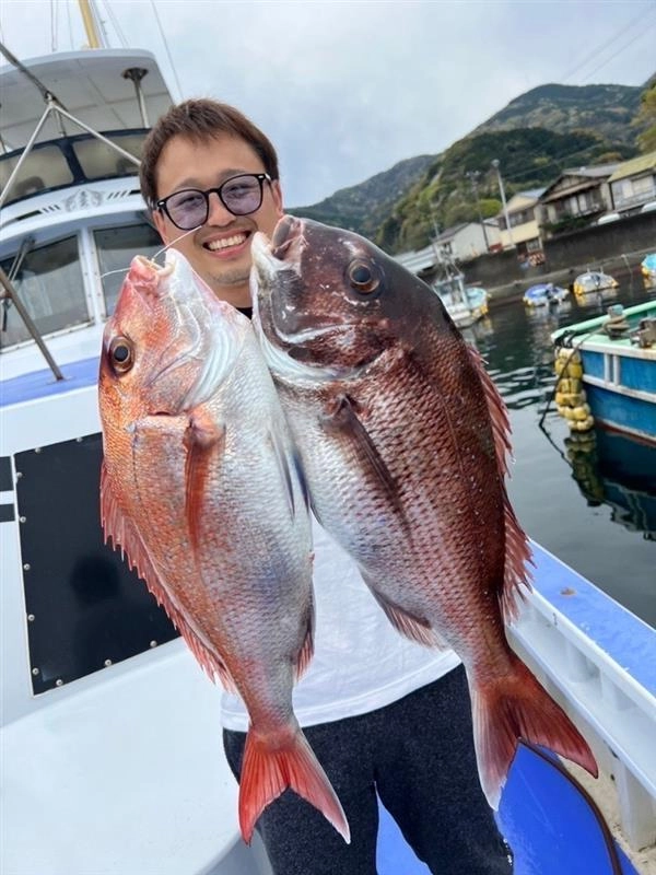 沼津沖マダイ好調です！ハリスは4号12ｍ1本針。チヌ針3号に赤い夜光玉2号を使用しました！