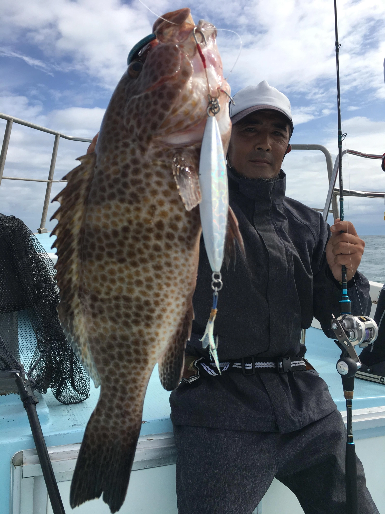 ジギングでハタも好釣