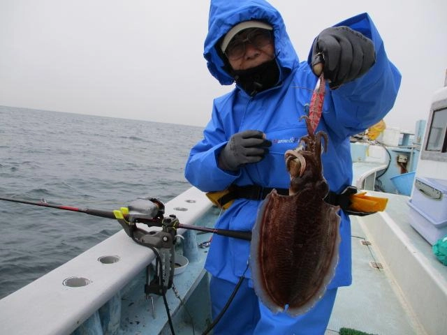 こちらのお客様は『コウイカ釣り』初挑戦で❸ハイ乗せ達成ッ‼︎