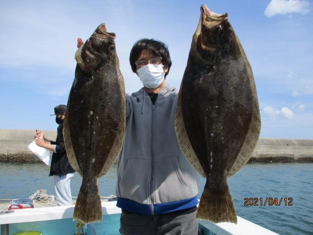 こちらのお客様は電動貸し竿 初挑戦で肉厚初春ビラメを❷枚も釣ったよッ(^-^)