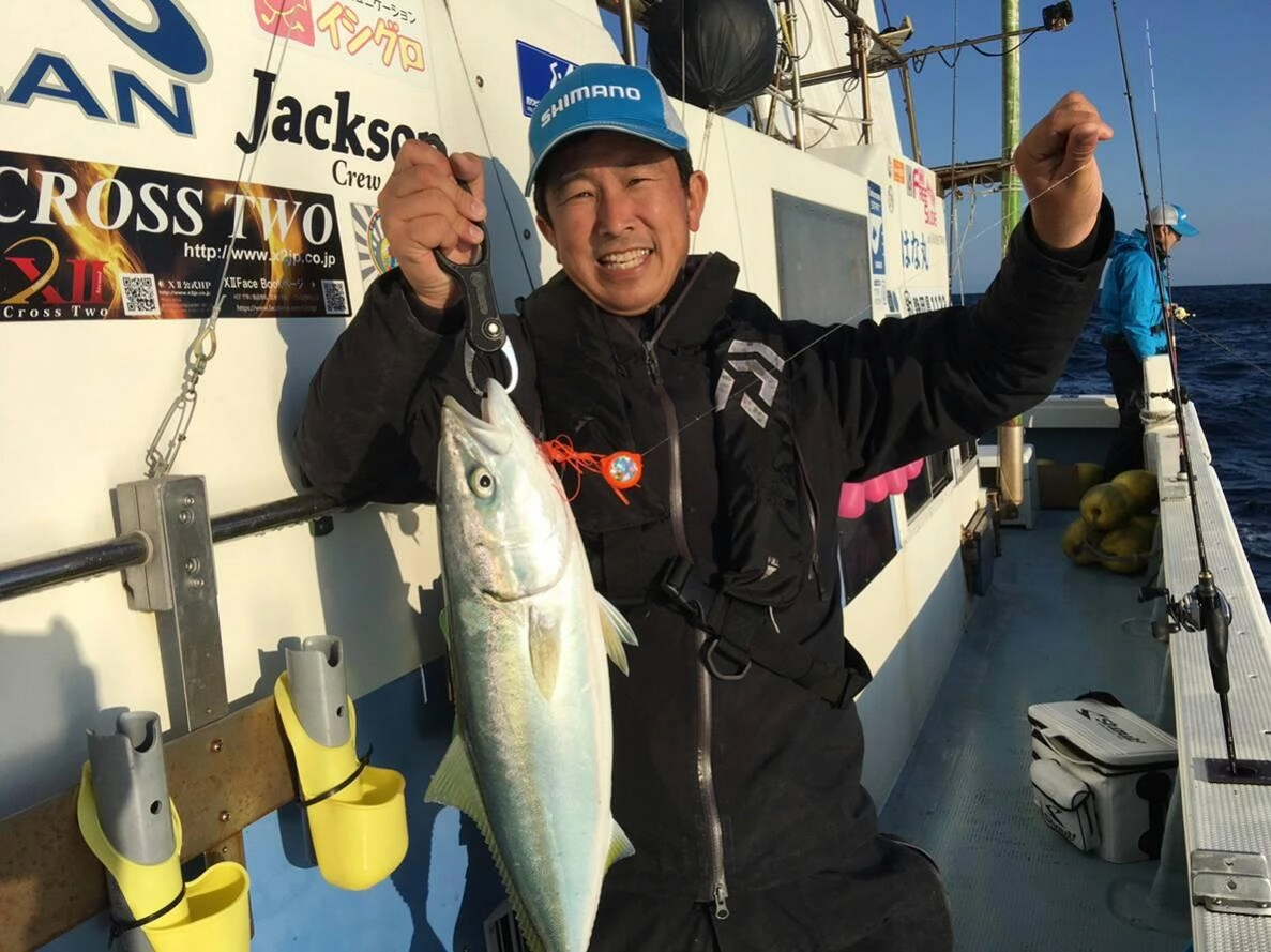 ファーストヒットはワラサ。中々大変でした！約20分の格闘！